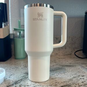 Like new STANLEY 40oz quencher